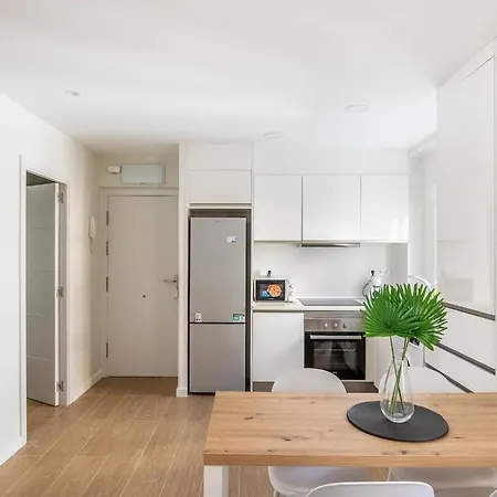 Bright Near Seville's Historic Center Апартаменты *